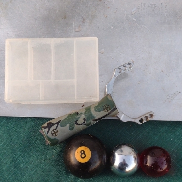 Camouflage Slingshot &Gazing+8 Ball with Accessories - Picture 1 of 1